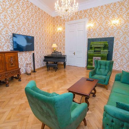 Solo Apartment In City Center Tbilisi Esterno foto