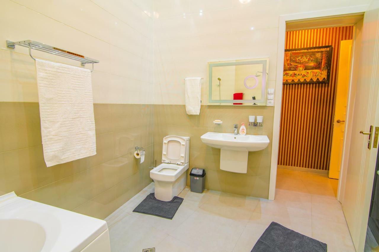 Solo Apartment In City Center Tbilisi Esterno foto