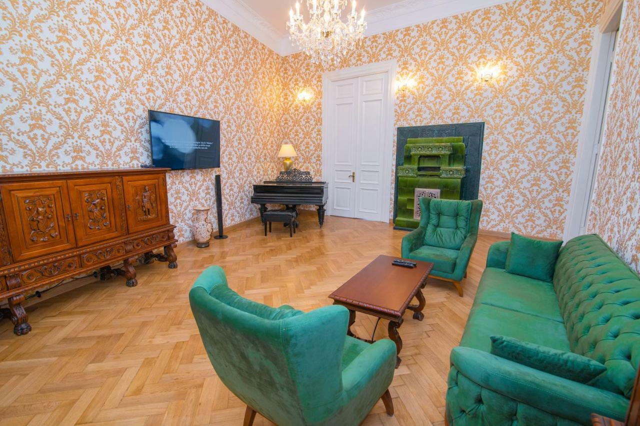 Solo Apartment In City Center Tbilisi Esterno foto