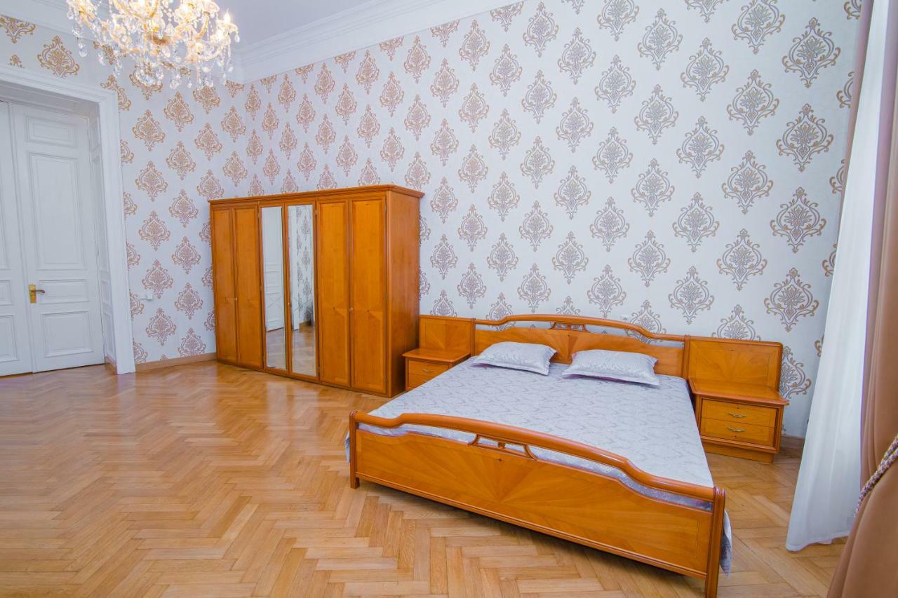 Solo Apartment In City Center Tbilisi Esterno foto