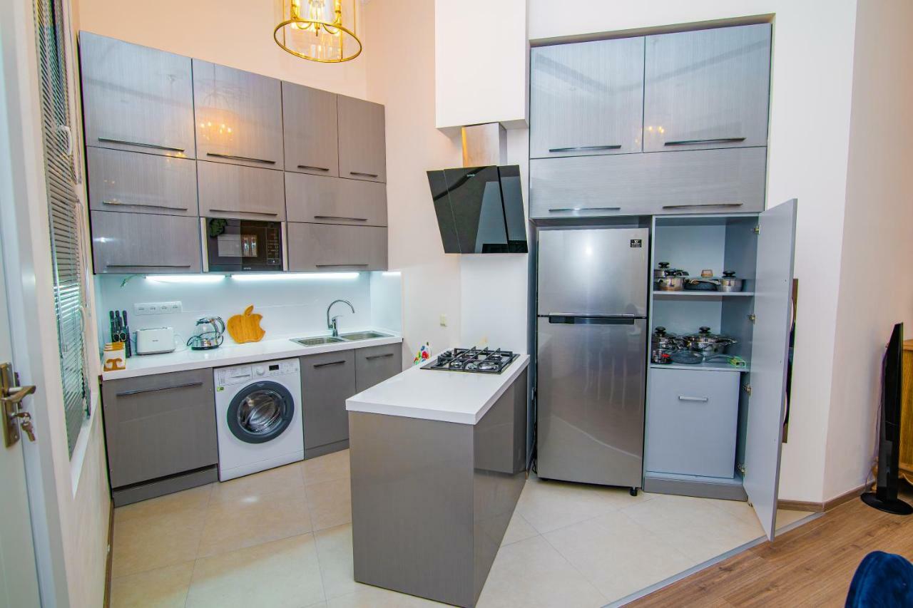 Solo Apartment In City Center Tbilisi Esterno foto