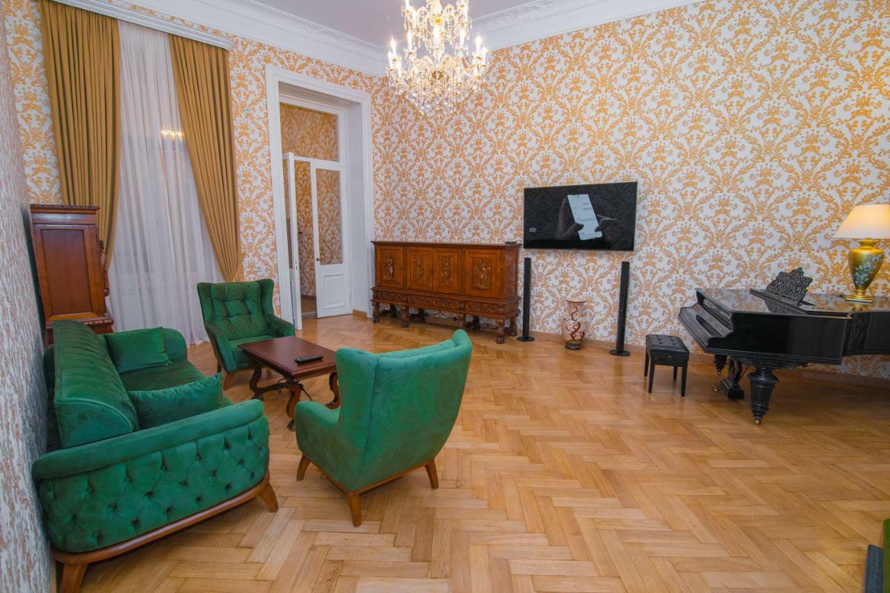 Solo Apartment In City Center Tbilisi Esterno foto