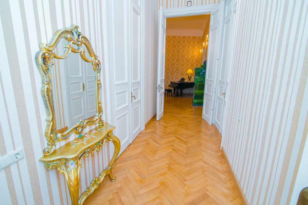 Solo Apartment In City Center Tbilisi Esterno foto