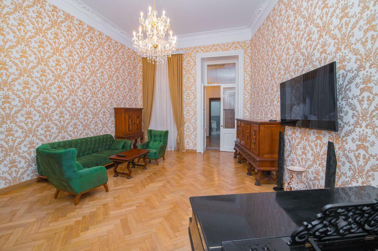 Solo Apartment In City Center Tbilisi Esterno foto